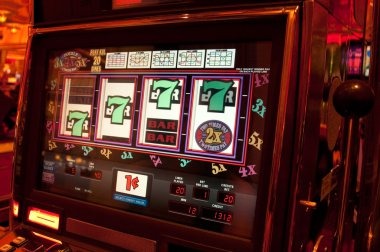 oyatoto Caribbean Stud Poker table on mobile phone screen